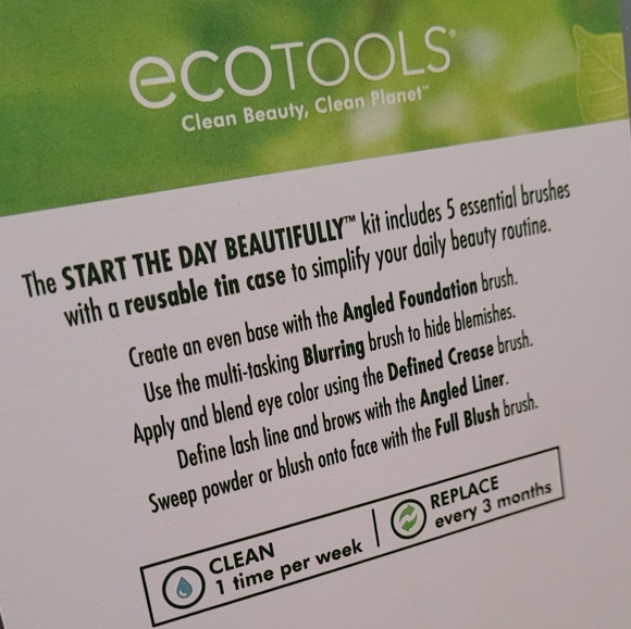 ECO TOOLS 5 ESSENTIAL BRUSHES WITH STORAGE TIN - Picture 4 of 4